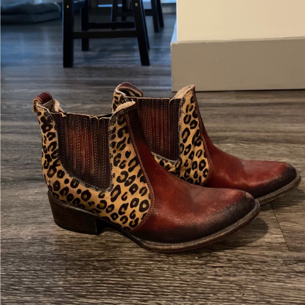 FREEBIRD Lasso booties sz 9